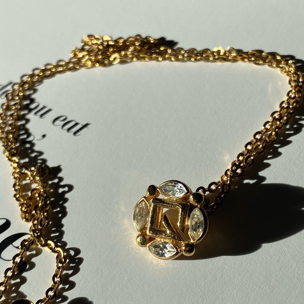 GIVENCHY gold tone vintage crystal necklace with G logo - Picture 8 of 16